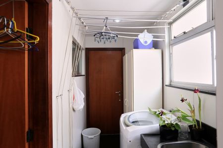 Apartamento à venda com 132m², 4 quartos e 2 vagas Apartamento à venda com 132m², 4 quartos e 2 vagasÁrea de Serviço