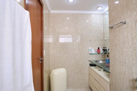 Apartamento à venda com 132m², 4 quartos e 2 vagas Apartamento à venda com 132m², 4 quartos e 2 vagasBanheiro da Suíte