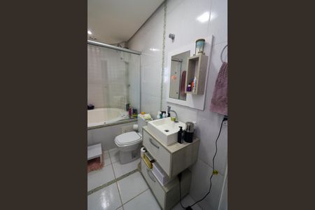 Casa de condomínio para alugar com 120m², 2 quartos e 1 vaga Casa de condomínio para alugar com 120m², 2 quartos e 1 vagaBanheiro da Suíte