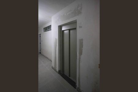 Apartamento à venda com 28m², 1 quarto e sem vagaElevador