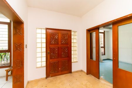 Casa para alugar com 280m², 4 quartos e 3 vagas Casa para alugar com 280m², 4 quartos e 3 vagasHall de entrada