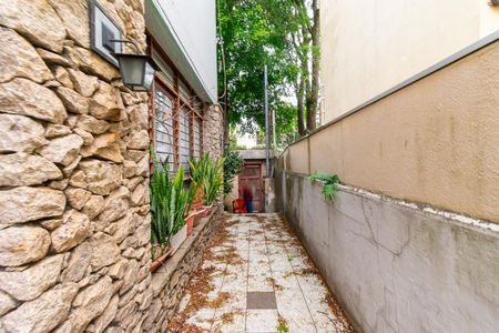 Casa para alugar com 280m², 4 quartos e 3 vagas Casa para alugar com 280m², 4 quartos e 3 vagasCorredor Externo