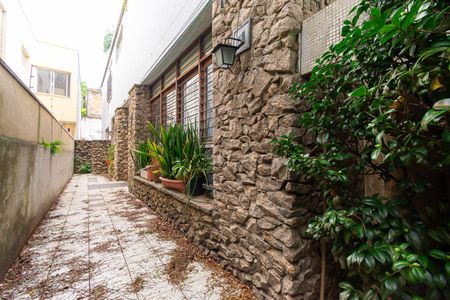 Casa para alugar com 280m², 4 quartos e 3 vagas Casa para alugar com 280m², 4 quartos e 3 vagasCorredor Externo