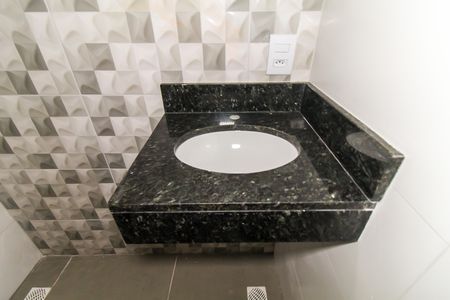 Apartamento à venda com 46m², 2 quartos e 1 vaga Apartamento à venda com 46m², 2 quartos e 1 vagaBanheiro