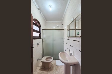 Casa à venda com 240m², 3 quartos e 2 vagasBanheiro Social