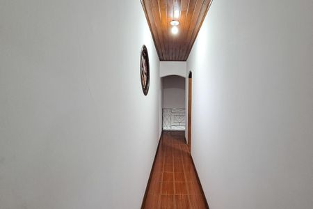 Casa à venda com 240m², 3 quartos e 2 vagasCorredor