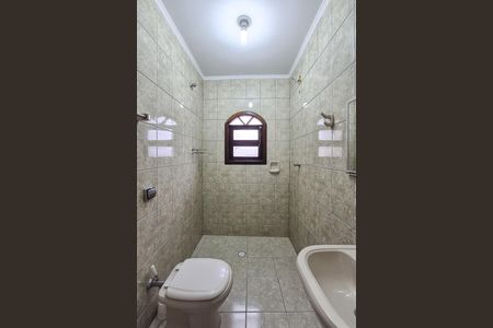 Casa à venda com 240m², 3 quartos e 2 vagasBanheiro da Suíte