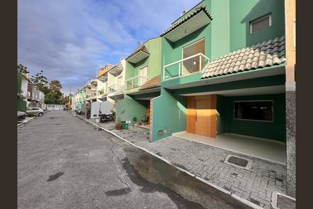 Casa de condomínio à venda com 150m², 3 quartos e 1 vagaFachada