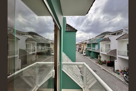 Casa de condomínio à venda com 150m², 3 quartos e 1 vagaSuíte - Varanda