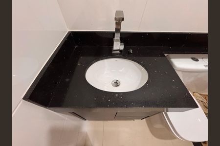 Casa de condomínio à venda com 150m², 3 quartos e 1 vagaBanheiro Social