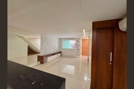 Casa de condomínio à venda com 150m², 3 quartos e 1 vagaSala