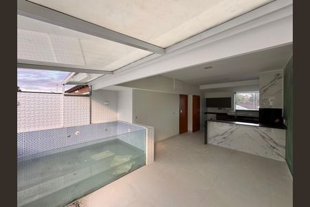 Casa de condomínio à venda com 150m², 3 quartos e 1 vagaTerraço