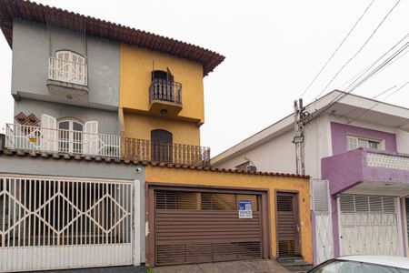 Casa para alugar com 170m², 4 quartos e 4 vagas Casa para alugar com 170m², 4 quartos e 4 vagasFachada