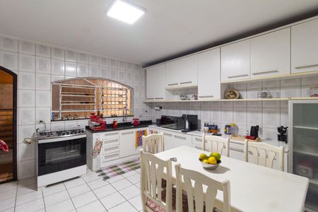 Casa para alugar com 170m², 4 quartos e 4 vagas Casa para alugar com 170m², 4 quartos e 4 vagasCozinha