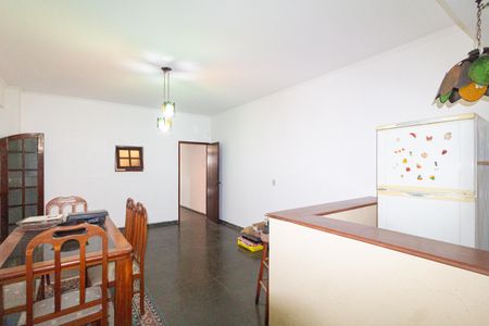 Casa para alugar com 170m², 4 quartos e 4 vagas Casa para alugar com 170m², 4 quartos e 4 vagasSalão