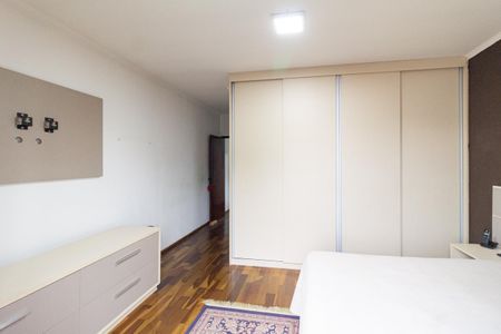 Casa para alugar com 170m², 4 quartos e 4 vagas Casa para alugar com 170m², 4 quartos e 4 vagasSuíte