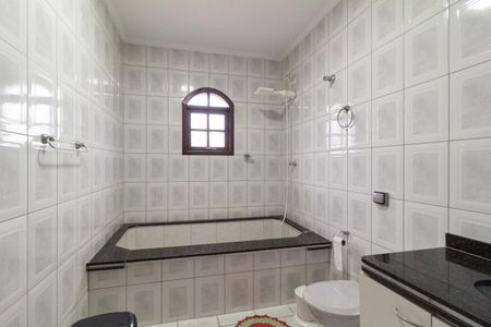 Casa para alugar com 170m², 4 quartos e 4 vagas Casa para alugar com 170m², 4 quartos e 4 vagasBanheiro da suíte