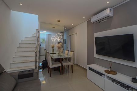 Casa de condomínio à venda com 90m², 2 quartos e 1 vaga Casa de condomínio à venda com 90m², 2 quartos e 1 vagaSala