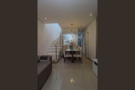 Sala de casa de condomínio à venda com 2 quartos, 90m² em Tristeza, Porto Alegre