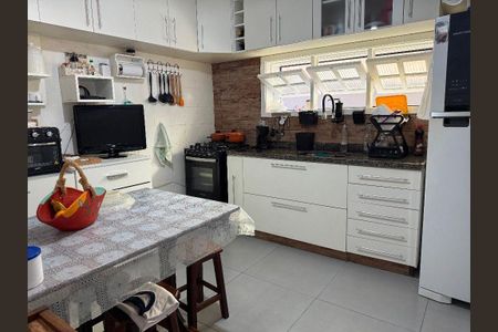 Casa à venda com 137m², 4 quartos e 2 vagas