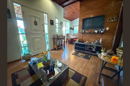 Casa à venda com 137m², 4 quartos e 2 vagas