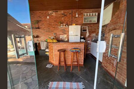 Casa à venda com 137m², 4 quartos e 2 vagas