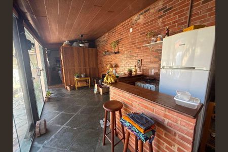 Casa à venda com 137m², 4 quartos e 2 vagas