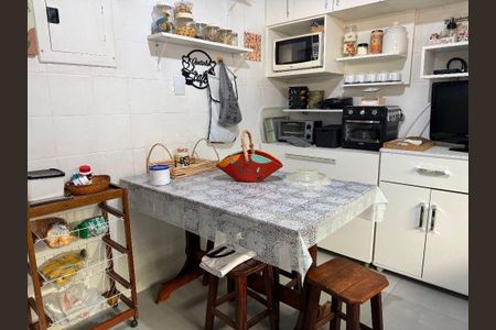 Casa à venda com 137m², 4 quartos e 2 vagas