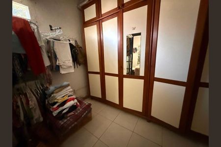 Casa à venda com 137m², 4 quartos e 2 vagas