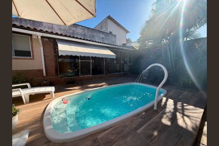 Casa à venda com 137m², 4 quartos e 2 vagas