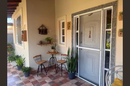 Casa à venda com 137m², 4 quartos e 2 vagas