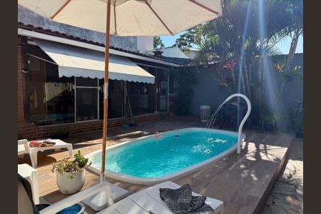 Casa à venda com 137m², 4 quartos e 2 vagas