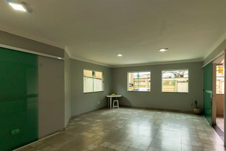 Apartamento para alugar com 37m², 2 quartos e sem vaga