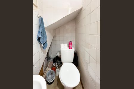 Casa à venda com 210m², 4 quartos e 2 vagas Casa à venda com 210m², 4 quartos e 2 vagasLavabo - Casa 2