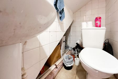 Casa à venda com 210m², 4 quartos e 2 vagas Casa à venda com 210m², 4 quartos e 2 vagasLavabo - Casa 2