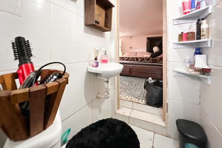 Casa à venda com 210m², 4 quartos e 2 vagas Casa à venda com 210m², 4 quartos e 2 vagasBanheiro Social - Casa 3