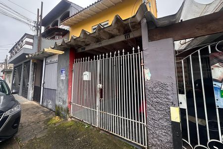 Casa à venda com 210m², 4 quartos e 2 vagas Casa à venda com 210m², 4 quartos e 2 vagasFachada