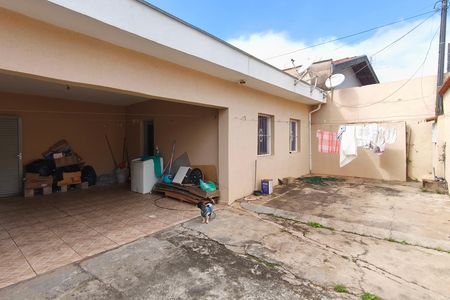 Casa à venda com 275m², 3 quartos e 4 vagasQuintal - Garagem