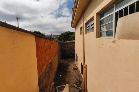 Casa à venda com 275m², 3 quartos e 4 vagasCorredor - Quintal
