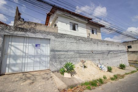 Casa à venda com 100m², 4 quartos e 3 vagasFachada
