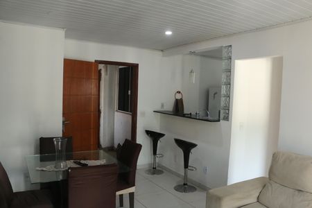 sala de apartamento para alugar com 2 quartos, 30m² em Dom Rodrigo, Nova Iguaçu