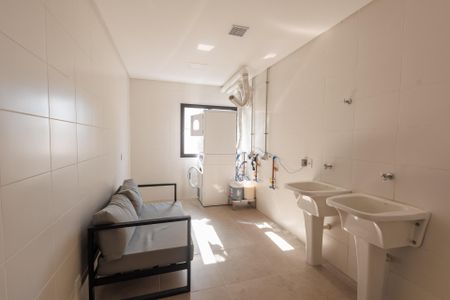 Studio para alugar com 45m², 1 quarto e 1 vaga Studio para alugar com 45m², 1 quarto e 1 vagaÁrea comum - Lavanderia