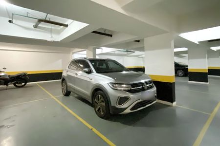 Apartamento à venda com 93m², 3 quartos e 3 vagas Apartamento à venda com 93m², 3 quartos e 3 vagasVagas