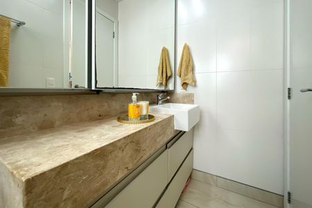 Apartamento à venda com 93m², 3 quartos e 3 vagas Apartamento à venda com 93m², 3 quartos e 3 vagasBanheiro da Suíte 1