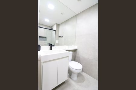 Banheiro de kitnet/studio para alugar com 1 quarto, 26m² em Campo Belo, São Paulo