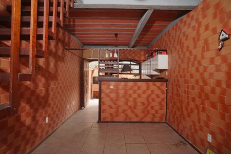 Sala de casa para alugar com 2 quartos, 72m² em Zacarias, Maricá