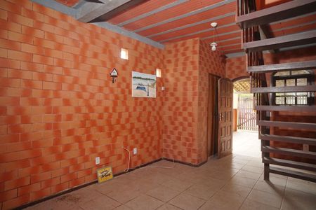 Sala de casa para alugar com 2 quartos, 72m² em Zacarias, Maricá