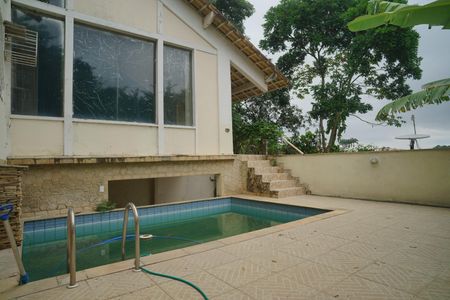 Casa para alugar com 230m², 3 quartos e 2 vagas Casa para alugar com 230m², 3 quartos e 2 vagasPiscina