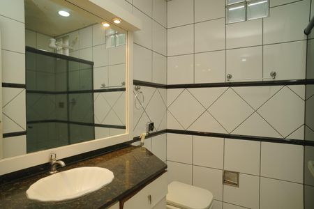 Casa para alugar com 230m², 3 quartos e 2 vagas Casa para alugar com 230m², 3 quartos e 2 vagasBanheiro Social