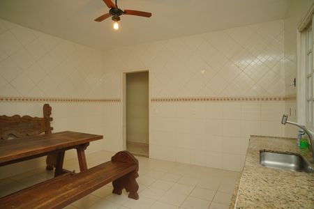 Casa para alugar com 230m², 3 quartos e 2 vagas Casa para alugar com 230m², 3 quartos e 2 vagasCozinha